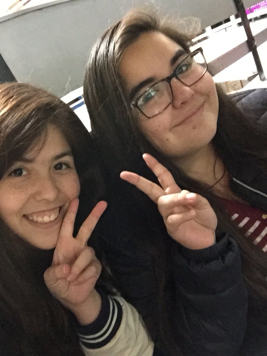 kateitta's tweet photo. Para que nadie que llegue después que nosotras y digan que fueron las primeras~ desde las 8 aquí como locas esperando 😂 @maira_fernadez 
#SUPERSHOW7 #SUPERSHOW7inChile #Merchandise #Noix https://t.co/VMdVtMYLuQ