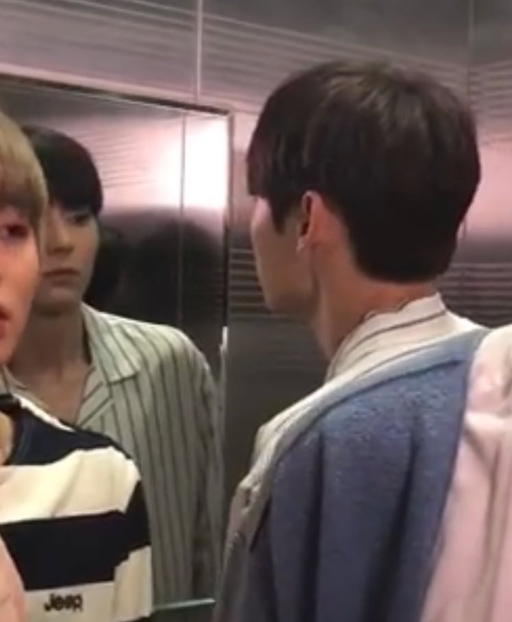 저화질의 황민현 tweet media