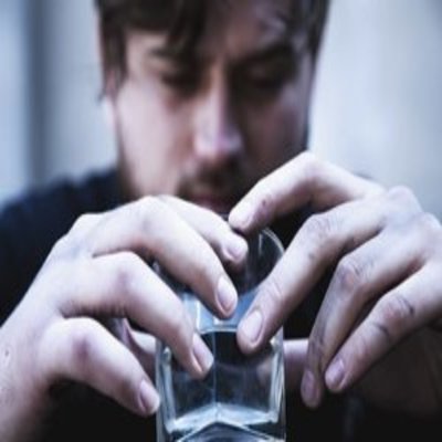 ZelusRecovery's tweet photo. As a concerned parent, knowing that your child is drinking to excess can be distressing. Kids don’t always want to tell you what’s going on, but if your teen or young adult has expressed a desire to break away from destructive habits, how can you help?  https://t.co/yQqxAa79uI https://t.co/aU6ta0EoPz