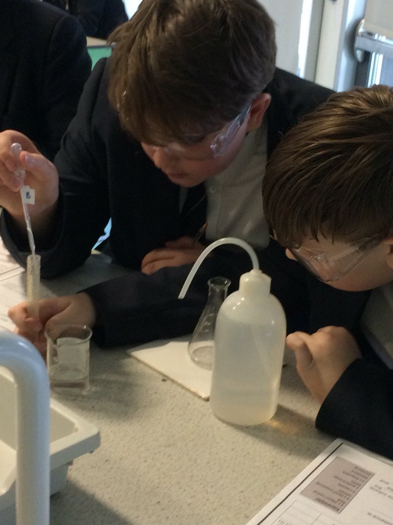 LJMUAbsChem's tweet photo. What a great day @All_Saints_CHS #workingscientifically with #y9 #glosticks #rateofreaction #iodineclock #custardbomb @ShapingFutures_ @LJMUOutreach https://t.co/QA0DOtfU1N