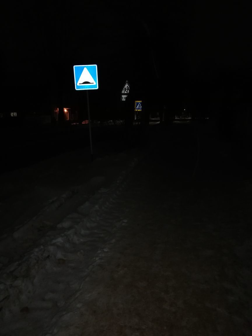 Мкр.  СЕВЕРО ЗАДОНСК. По улице Ленина 10. Свисает кабель на вытянутую руку. В связи с этим возможно у нас на остановке "Радуга"  отсутстует освещение. А там школа 4. Пешеходный переход. Как нам быть?  Уже 6 месяцев...
Обращение от подписчика @Ruslan_Butov <a href="/Tularegion71/">Правительство ТО</a>