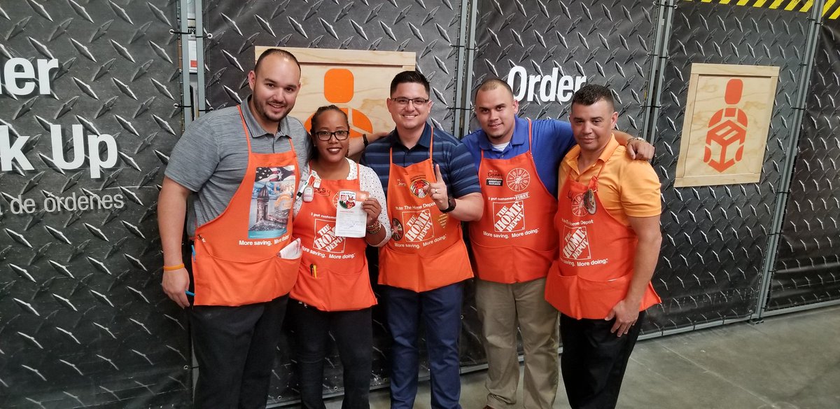 Jorge_E_Pino's tweet photo. Service Desk supervisor Yssy has been doing a terrific job delivering excellent customer service for our online customers. Great job Yssy!!! #excellentcustomerservice #OPSexcellence @Chris_Fraga_HD @CBotnick6950 https://t.co/rB6mCosJ76