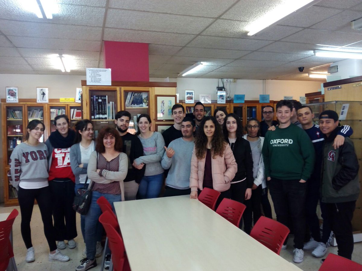 BIBLIO_RM's tweet photo. Esta semana tivemos na #biblioteca @BIBLIO_RM  a visita de #1º de #Administracion e #finanzas.  #aprendendo #lectura #formacion https://t.co/xmjJSGIWJj https://t.co/Ota3TYGztE