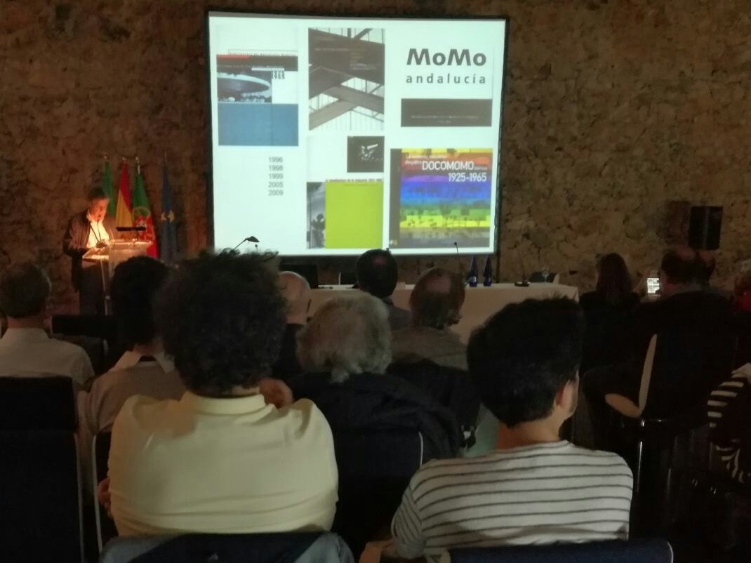 xdocomomo2018's tweet photo. X Congreso DOCOMOMO Ibérico 🇪🇸🇵🇹
Ponencia plenaria "Victor Pérez Escolano"  #xdocomomoib #arquitectura #architecture #docomomo #movimientomoderno #construcción #cultura #cáceres #badajoz #pueblos #portugal #Extremadura https://t.co/LuF4trgRbV