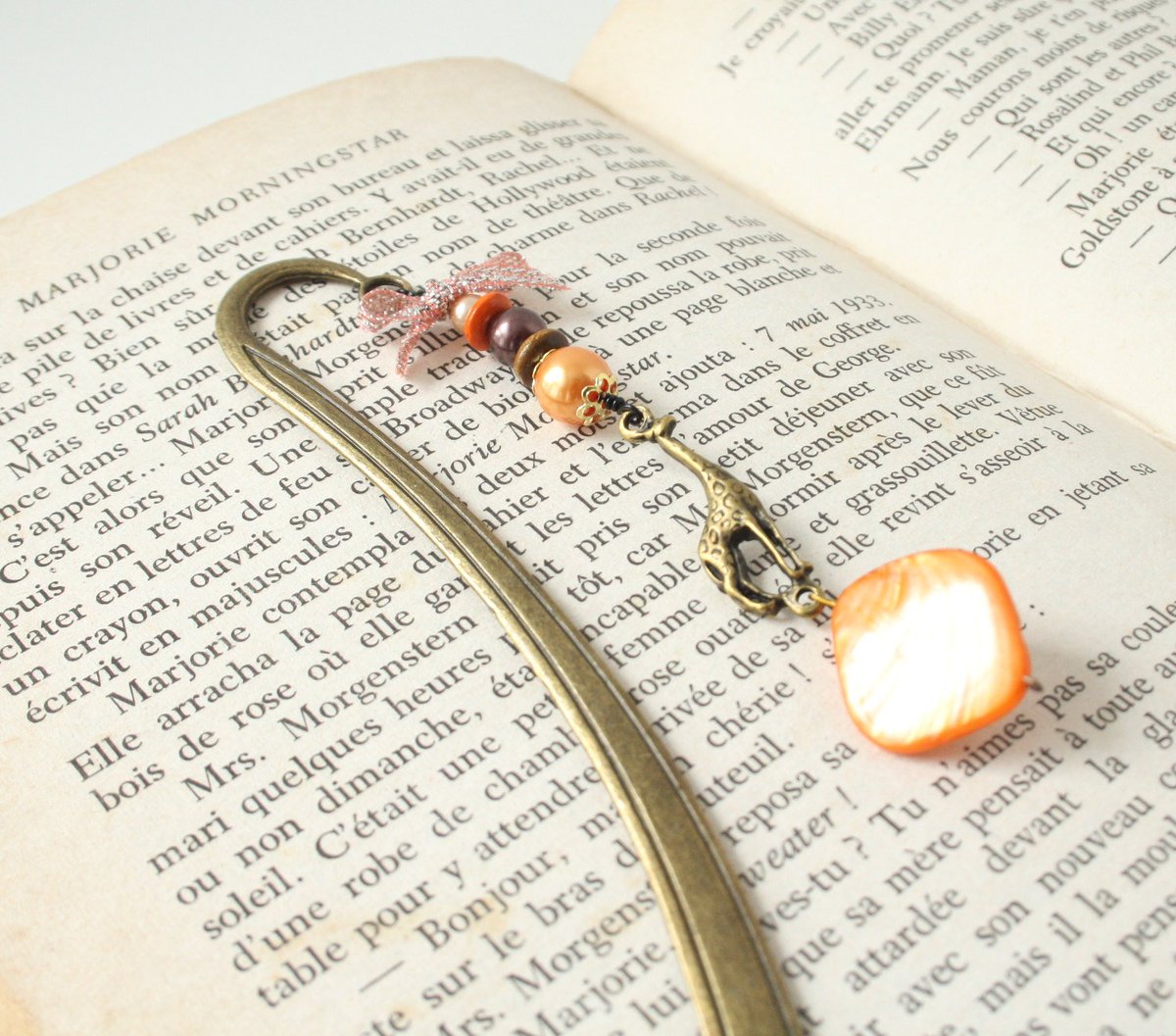 milaekem's tweet photo. Looking for #giraffegifts ? Get your bookmark 30% off ready for gifting ! https://t.co/Opr988j7k3 

#giraffe #giraffelover #animals #animal #bookmarks #booklover #orange #orangegifts #vintagebookmark #vintagegifts #bronzebookmarks #metalbookmarks https://t.co/HOS0lJHMDh