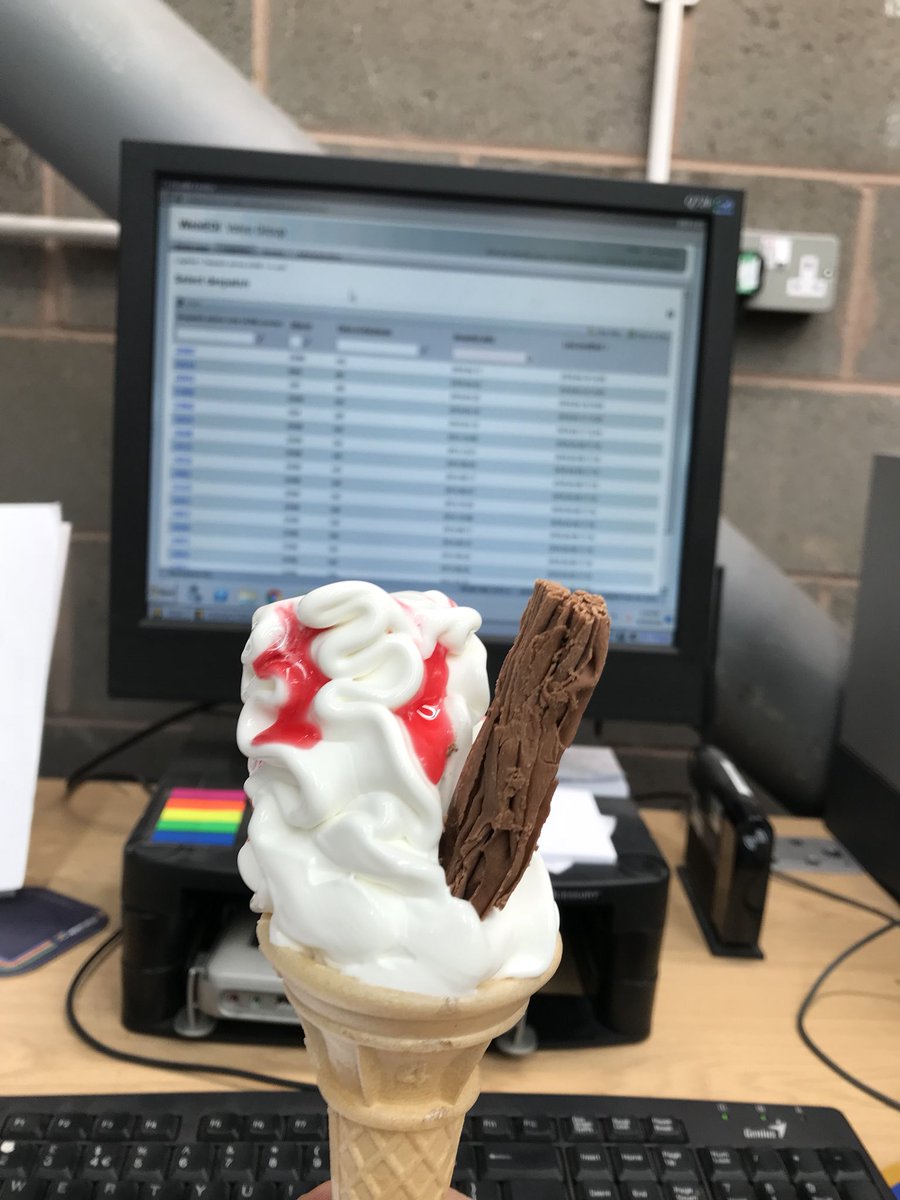 pandaamanda35's tweet photo. Work has perked up a bit 😂 making the boss buy you ice cream. #WINNING #icecream #WorkTrends #summeriscoming https://t.co/dU7E3o3Edt