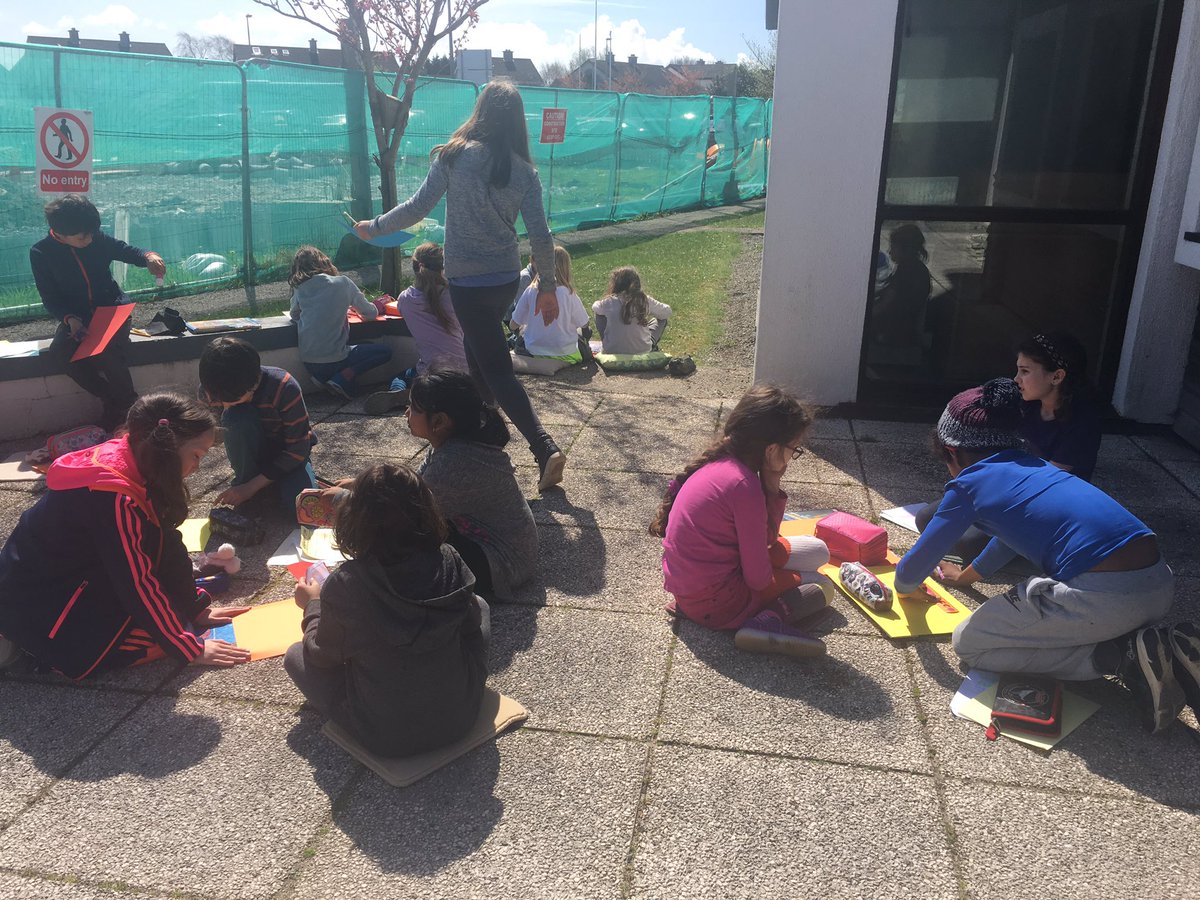3rdclassGETNS's tweet photo. Making the most of the sunshine today ☀️ #teamwork #cooperative learning #outdoorlearning #getns https://t.co/YltkQ9qaFJ