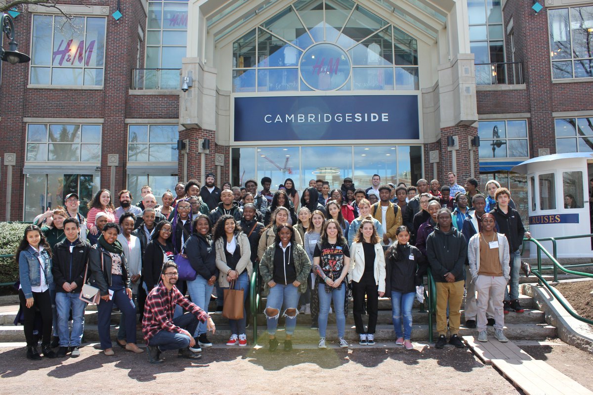 ThisWayONwardMA's tweet photo. Thank you to all the volunteers at CambridgeSide Galleria on Tuesday and  Wednesday for makiung This Way Ahead's Store Tours a huge success.  #volunteers #thiswayahead https://t.co/6X1AkgtWPS