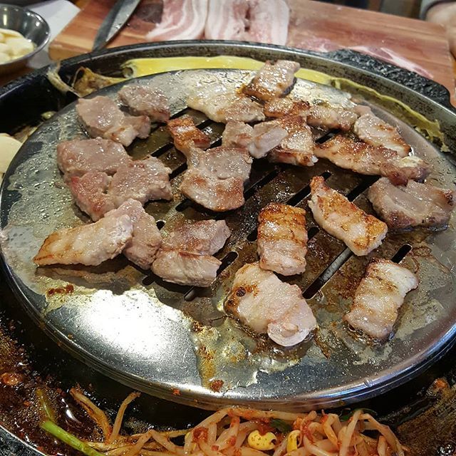 HONGJOONG's tweet photo. 다이어트 따위, 챗!

#심지어무한리필 https://t.co/Q8dwVmlAeQ https://t.co/xFl2180Vr3