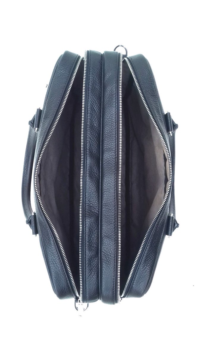 AstolfiPelle's tweet photo. Never think about anything granted. The #design is not only external, but also internal and in our #businessbag with two compartments, it's beautiful and functional outside and inside too! #madeinItaly #artisan #leathergoods #leatherbags #professionalbags https://t.co/l0pGq0SpLY