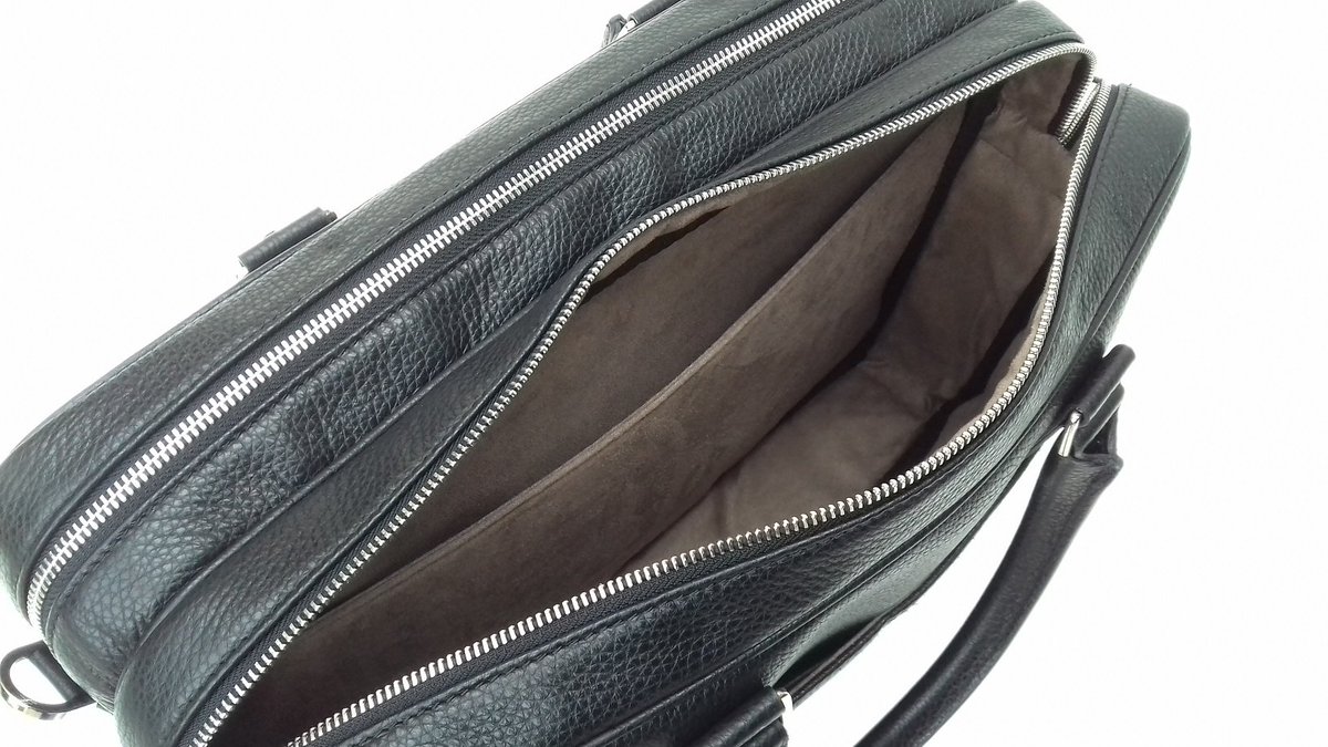 AstolfiPelle's tweet photo. Never think about anything granted. The #design is not only external, but also internal and in our #businessbag with two compartments, it's beautiful and functional outside and inside too! #madeinItaly #artisan #leathergoods #leatherbags #professionalbags https://t.co/l0pGq0SpLY