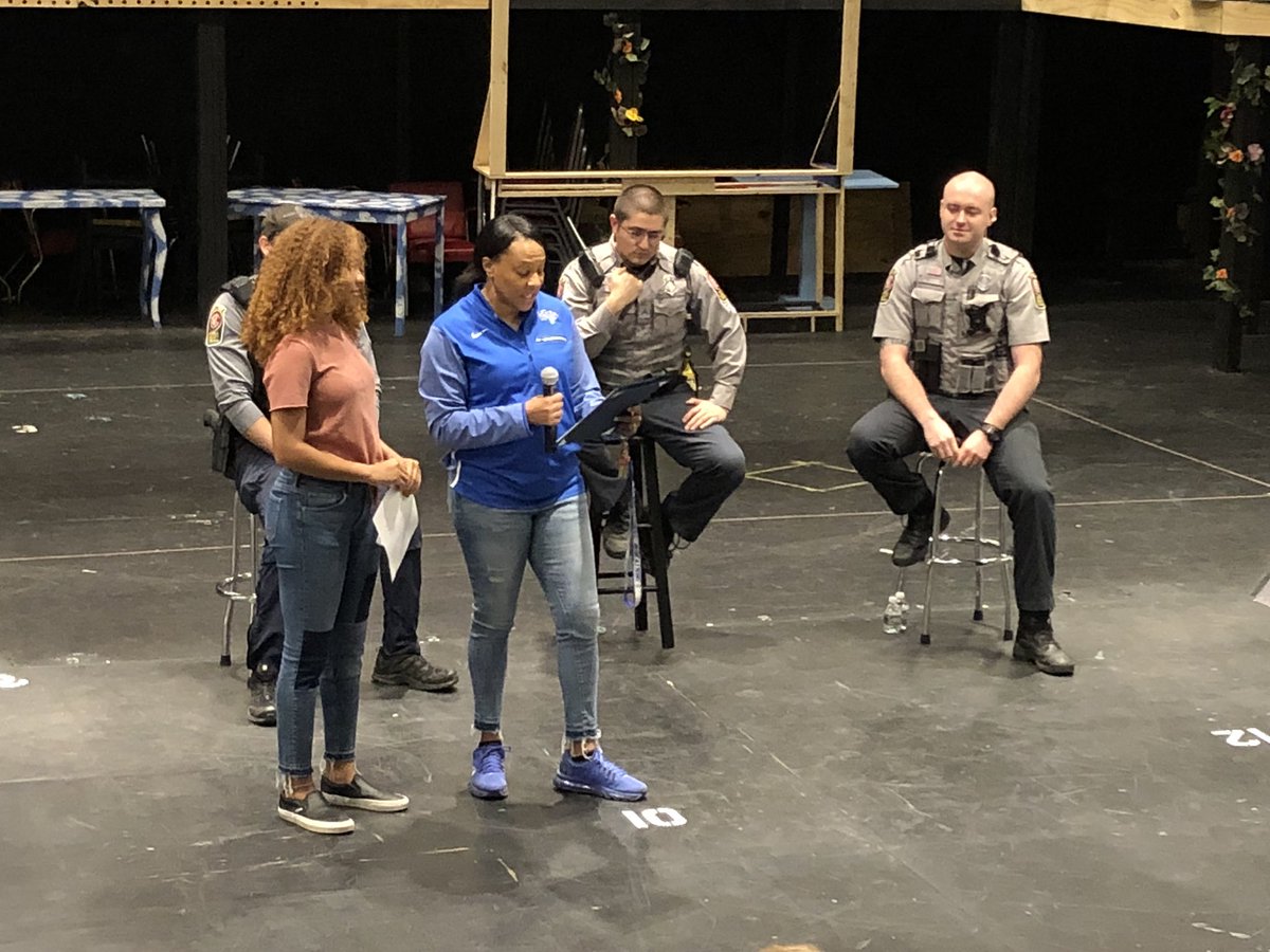 MsMcBride12's tweet image. An amazing #apcogo student recieved the FCPS Peace Award. Thank you for setting up this police relations seminar for students today!