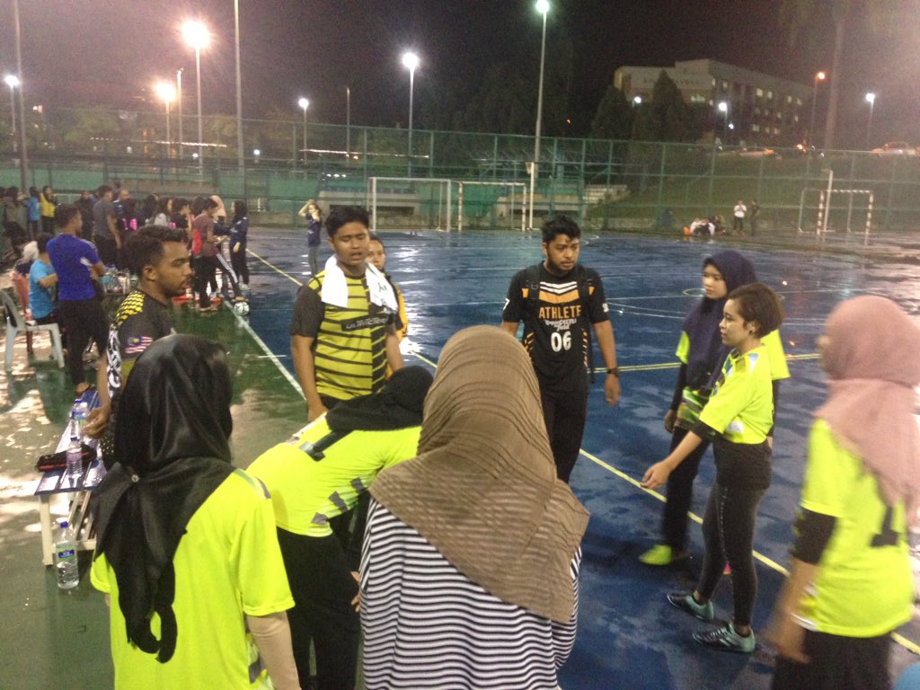 APB_FC's tweet photo. APB Futsal Team (Girls) in action!!! 🔥🔥🔥 #PPPCup https://t.co/vqQfODfKCp