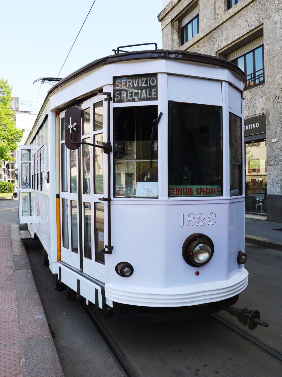 zeldawasawriter's tweet photo. Grazie a #skyqexperience per la video- installazione di #PeterBottazzi, tutta dedicata al tema della fluidità (presso @base_milano 👉🏻consiglio una visita!) e per questo giro informativo in tram, ovattato e accogliente! #MDW2018 #zeldawasawriter #ad (Ph: @Ju_LeFunkyMamas) https://t.co/ygTbLrHEap