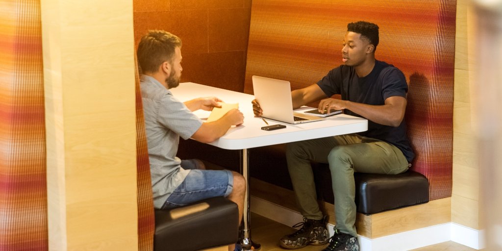strictacademy's tweet photo. Gebruik jij LinkedIn ook als middel om een nieuwe baan te vinden? Online netwerken en de juiste connecties opbouwen is erg belangrijk voor de rest van je carrière, maar hoe doe je dit precies? https://t.co/Y1RwomWMMl https://t.co/O6iR4vnXjR