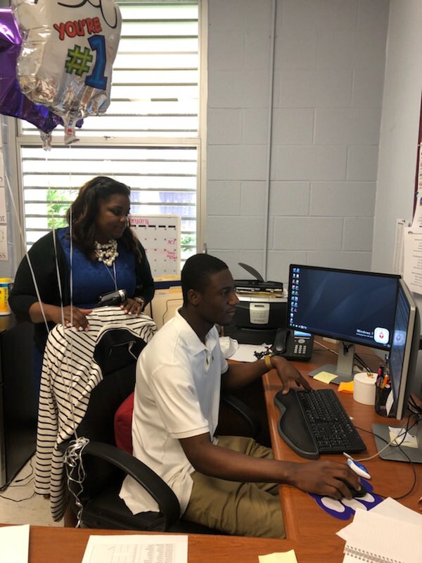 pjdaoust's tweet image. The SIS Gateway Pilot is a “roaring” success at BB High! Ss and Ps can check grades, attendance and grad report! Go Tigers! @guarn_sims @southPbcsd @SuptFennoy @pbcsd #sisforall #MakeItCountPBC