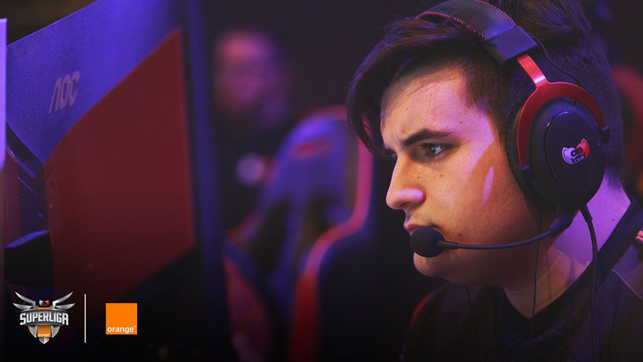 LVPesCSGO's tweet photo. 🗨️ #LVPTalks @exerzCS, jugador de @Movistar_Riders: "Ha sido un acierto no hacer cambios en el equipo".
Entrevista completa https://t.co/iyW6WdKStu https://t.co/UfErDQelX3