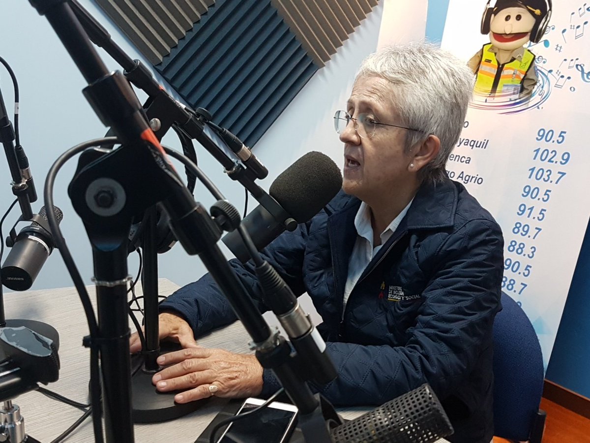 DHumanoEc's tweet photo. "La Red Nacional Contra la Violencia generará sinergias entre actores comunitarios, organizaciones no gubernamentales y el Estado para el abordaje integral de la violencia contra la niñez y adolescencia", aclara Viceministra @rociorosero en @RadioVigia #JuntosContraLaViolencia https://t.co/YWyzpxyqtR