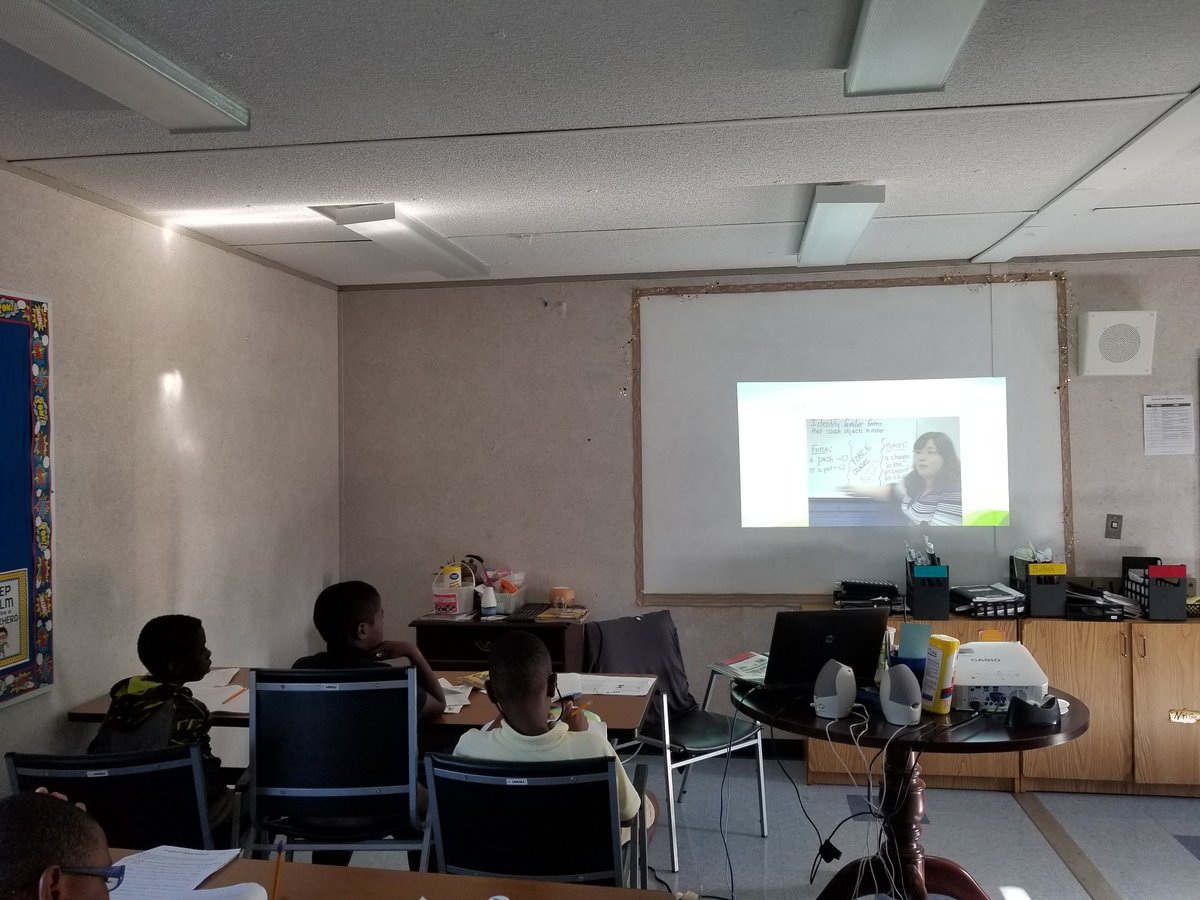 Mrs_jYunker's tweet photo. #ThrowbackThursday using a flip video lecture today that I recorded a few years ago! @SLESeahawks #flipvideo @pocketlodge https://t.co/1hNgcQoGTd