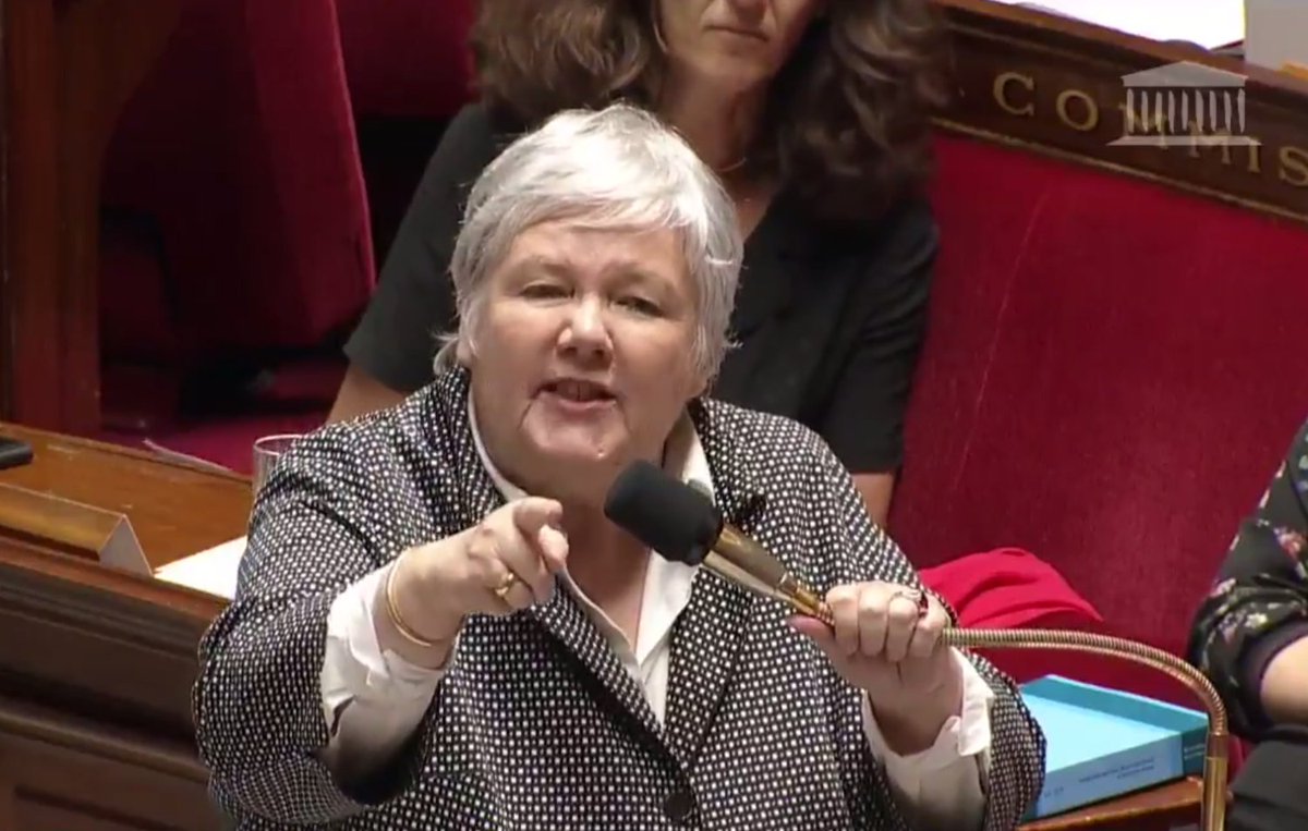 MarianneleMag's tweet photo. "Obliger un ministre à répondre ? Ce sont des méthodes autoritaires qui ne sont pas acceptables dans une démocratie !" Et Jacqueline Gourault inventa le crime de lèse-ministre à l'Assemblée… https://t.co/WV2hUmwrAV https://t.co/HTZWHidnpC