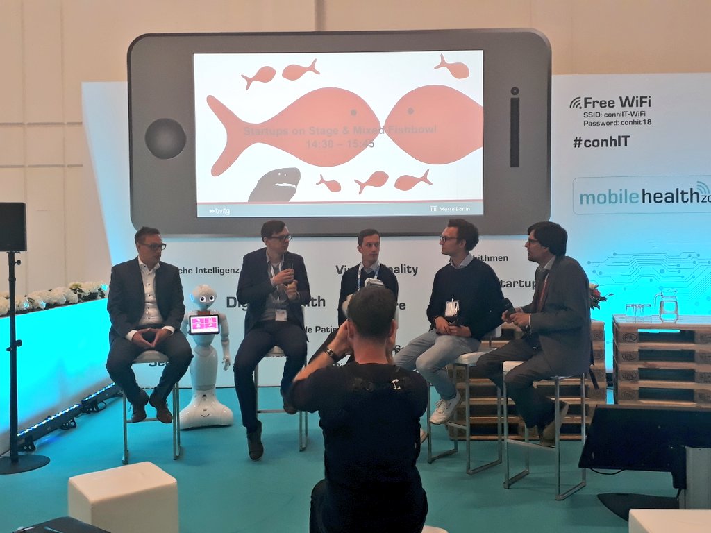 _DMEA's tweet photo. Wir haben es geschafft, Kleine Fische und Große in einem Goldfiscbecken @CernerDE @phellowseven @simplinic_com @cliniserve @conhIT #mobilehealthzone https://t.co/sXGVcah14A