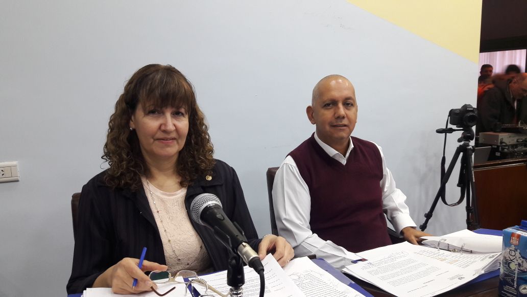 monica_urquiza's tweet photo. #Ahora Junto al legislador @PabloVillegas19 en la 3ra. Sesión Ordinaria de este período 2018 #MPF54 #LegisTDF #BloqueMPF https://t.co/SubDig8dr2