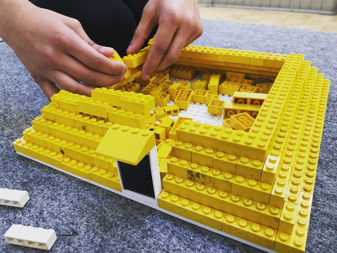 AlwaysComputing's tweet photo. Took a walk through the #LegoZone at school today. Came across a pair of girls making a full on #pyramid!!! Amazing effort!!
#lego #stem #stemgirls #stemkids #legointheclassroom #youngcreators #youngmakers https://t.co/uKMAw4Ucgr