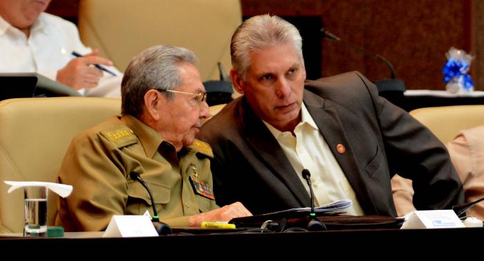 Miguel Díaz Canel, presidente de los Consejos de Estado y de Ministros de #Cuba contará con la enorme ventaja de disponer de la conducción política y los consejos de #RaulCastro en su  responsabilidad de 1er Secretario del PCC y  líder de la  Revolución. #SomosContinuidad