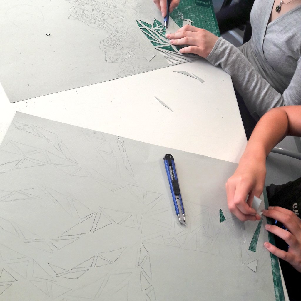 manganroom402's tweet image. Gr7, Architecture unit &apos;Stained glass windows&apos; inspired by Gaudi. #nature #organicforms #berlinlight  @BMSSecondary @christof_miriam @fumikonatalie