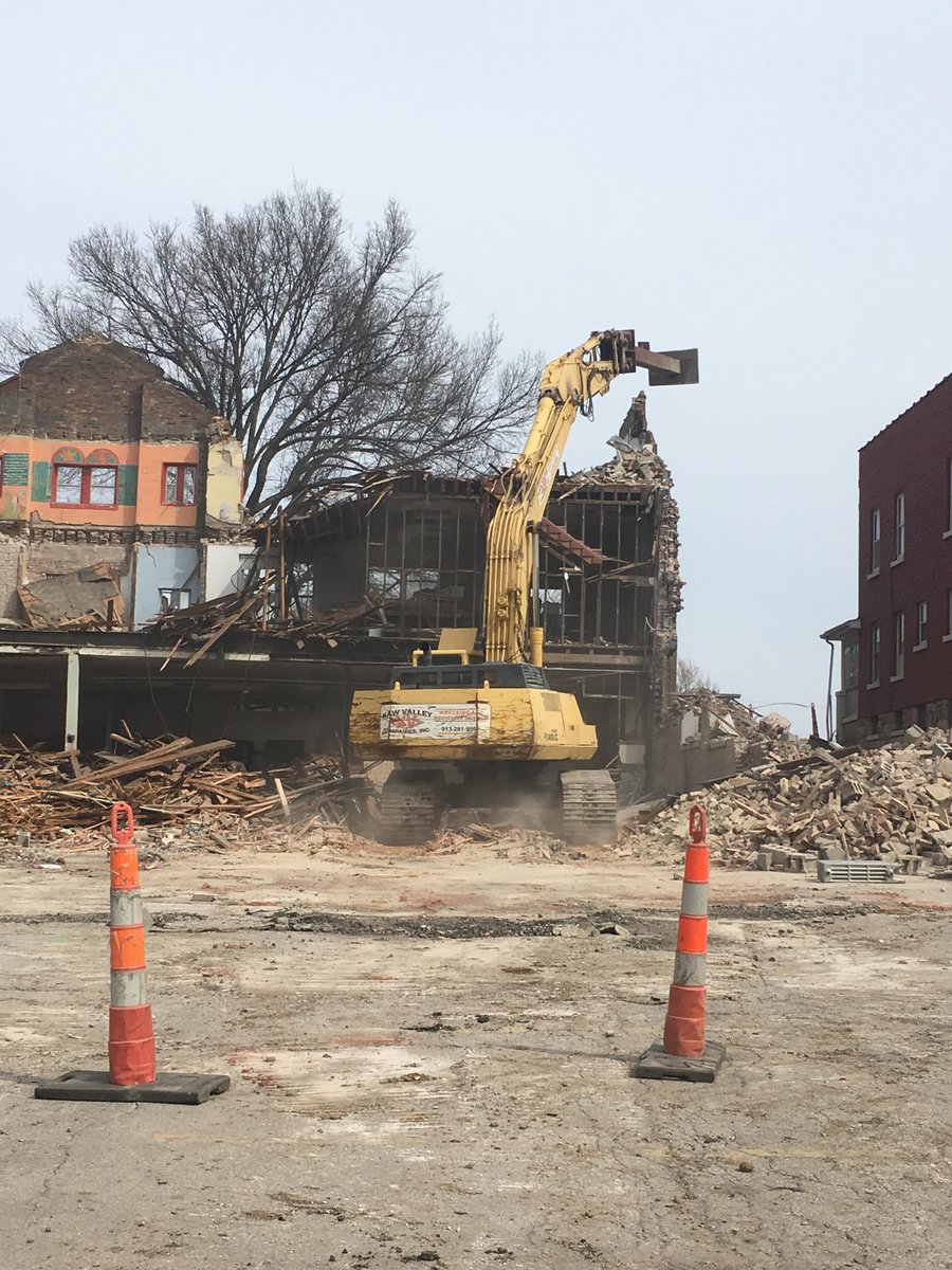 .<a href="/KawValleyCo/">Kaw Valley Companies</a> is proud to help @CityofKCK clean up #blight. Check out #demolition of the former four-story All Saints School at 809 Vermont.