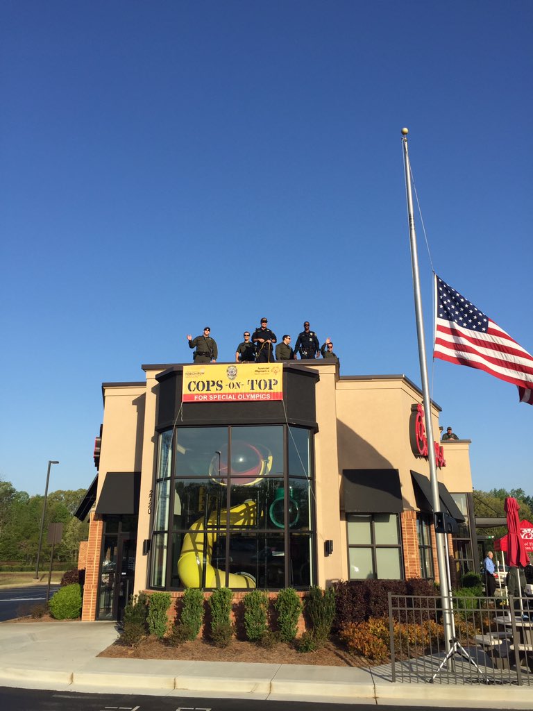 KAndersonFam's tweet photo. @GarnerPolice Cops on Top for Special Olympics NC https://t.co/XFlnZzzSkB