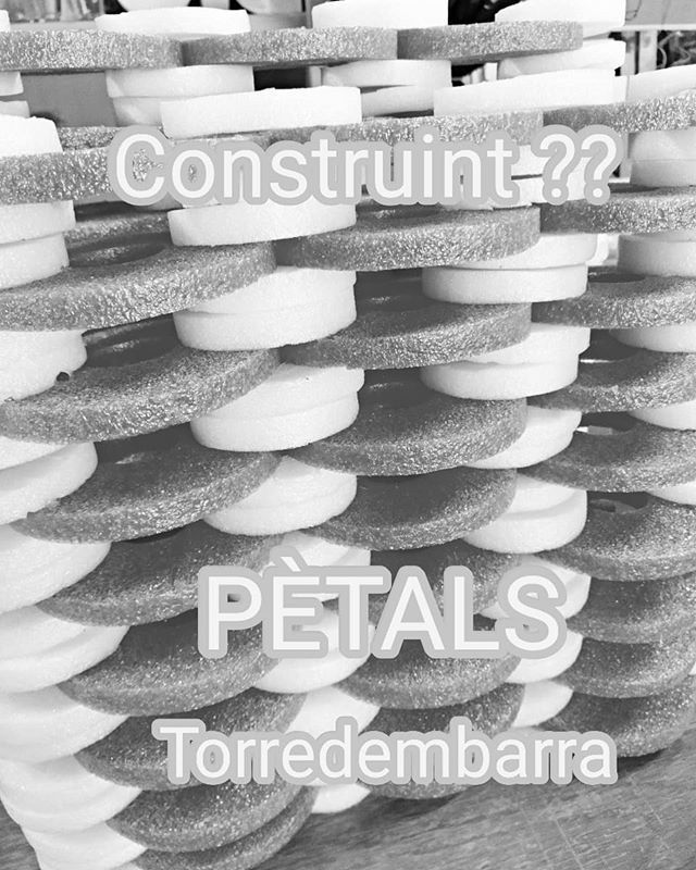 petalslatorre's tweet image. - ESTEM CREANT....??
- AVIAT HO DESVETLLAREM !!
#santjordi2018 #diadadesantjordi #estructures #floristeriapètalstorredembarra #floristariapetalstorredembarra #Torredembarra #torredembarra #tw