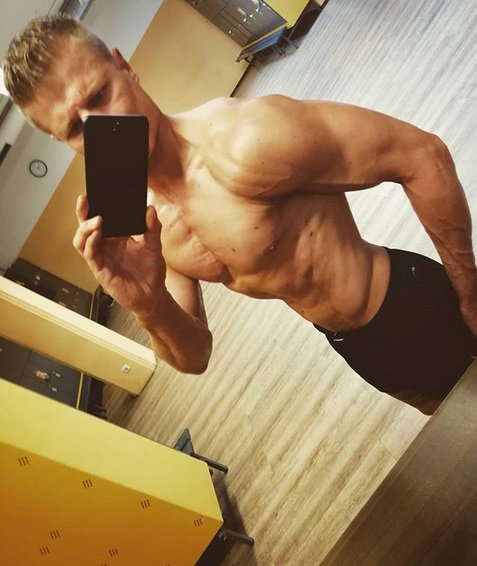CrossGymClub's tweet photo. Nach der FIBO ist vor der Europameisterschaft und nach der EM ist vor der ....? 😉😎#europeanchampionship
#fitnessl #em #fibo2019 #fibo2018  #ninjawarrioraustria #fitfam #fitfamily #fitnessfam #fibo #sport #sponsor #shortsponsor #sixpack https://t.co/Brr8aqlPfz