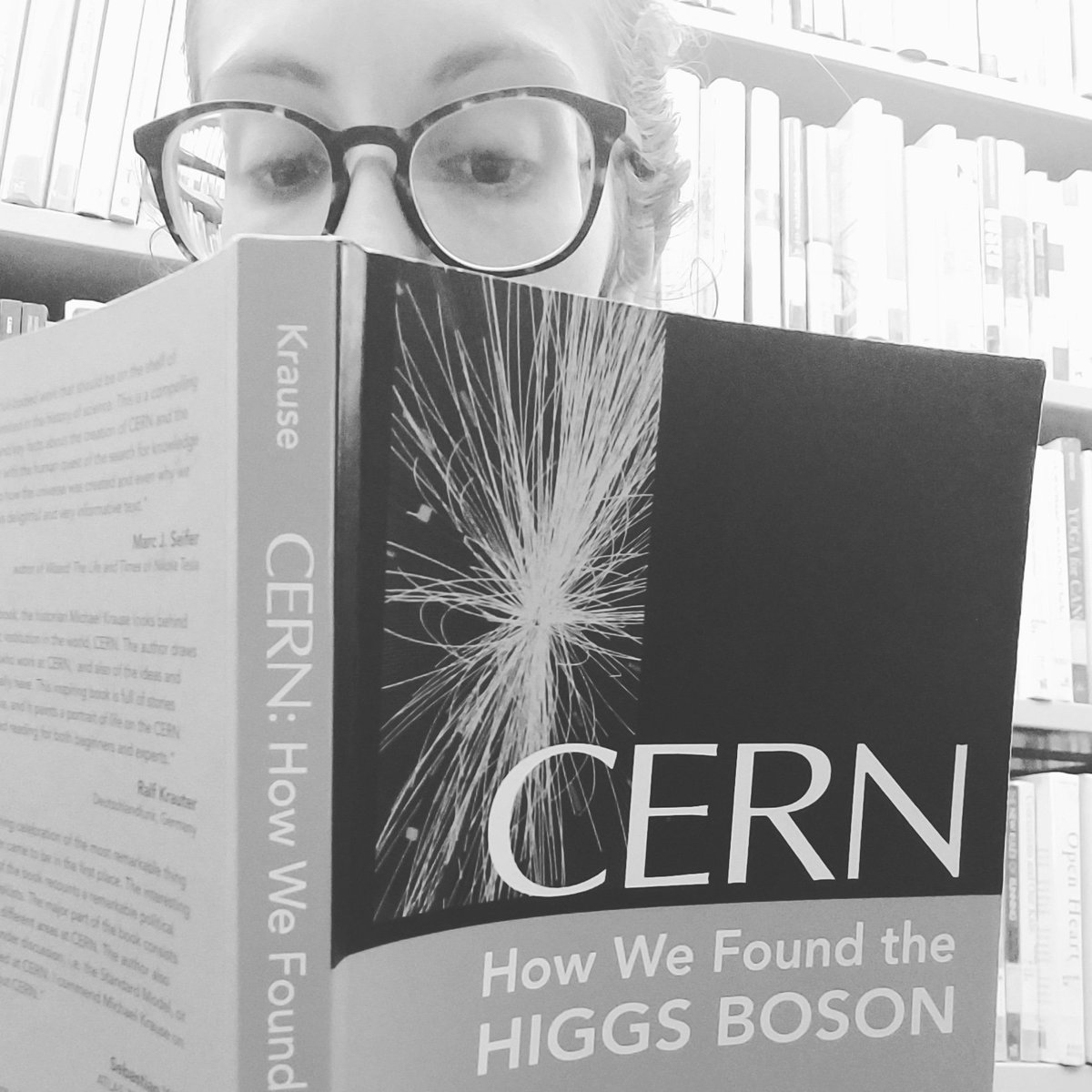 farrahgarland's tweet photo. Snuck out on my lunch break yesterday to hang out at the library.
Finally got my @WesterlyLibrary card. I have *counts* four local library cards... can has all the libraries now! 😍
#GimmeYoBooks! #GetLit📚 #LibraryLove #ReadMoreTalkLess https://t.co/b5vJT7RNCE