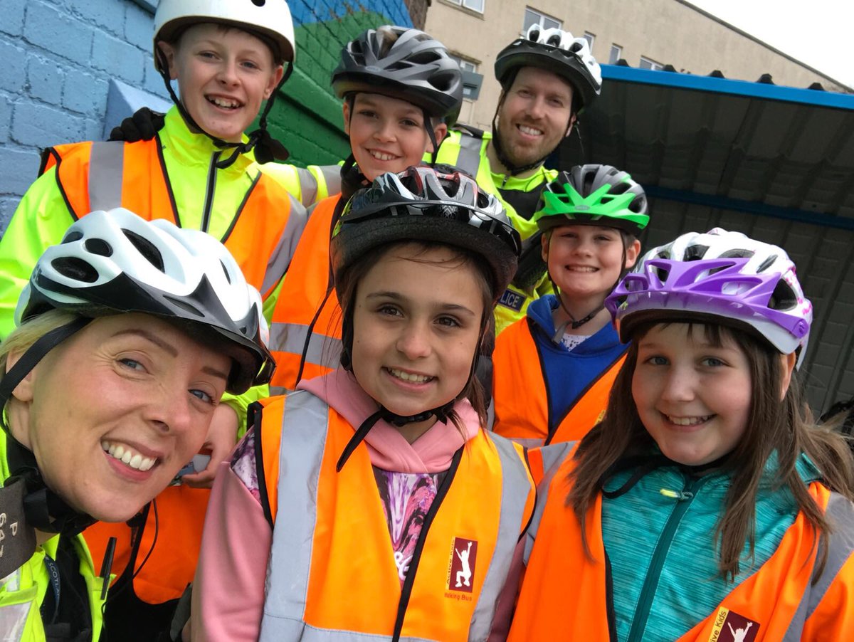 PSOSLevenmouth's tweet photo. Oor Gordon & Lorraine at Parkhill Primary delivering bikeability!
#RightGaid
#CycleSafety
#OpParamount https://t.co/zoloMrjDM9