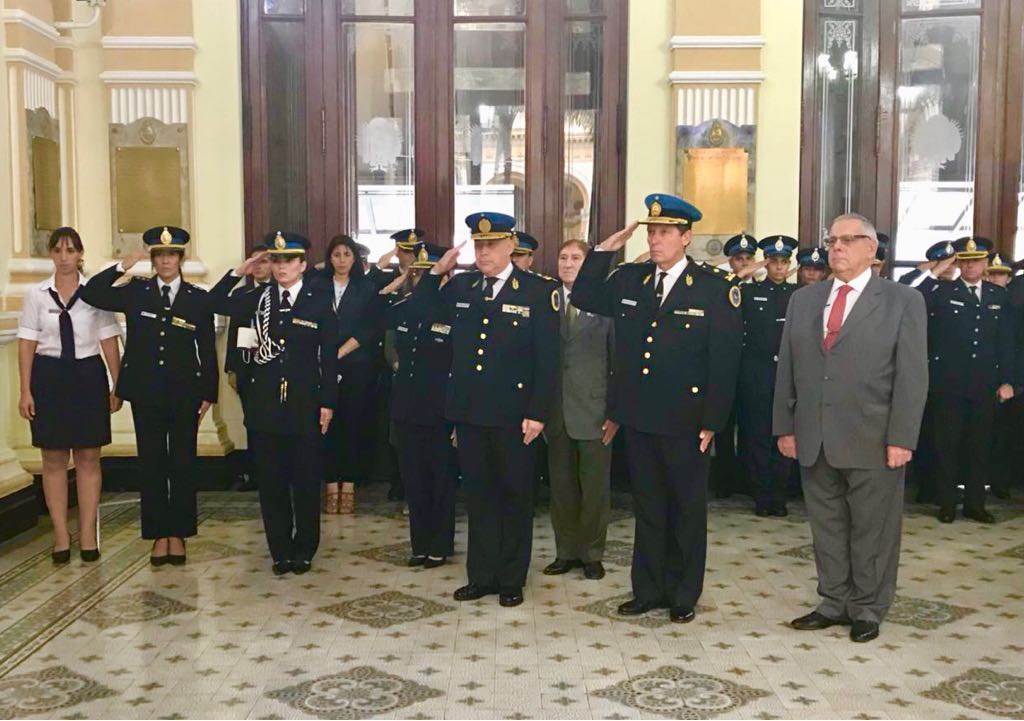 PFAOficial's tweet photo. En el Departamento Central de la #PFA, celebramos el Día Nacional del Policía 👮🏻‍👮🏾‍🚔instituido como recordatorio de la invalorable misión que desarrollan todas las instituciones policiales y fuerzas de seguridad del país.  🇦🇷 https://t.co/7IixXijJAz