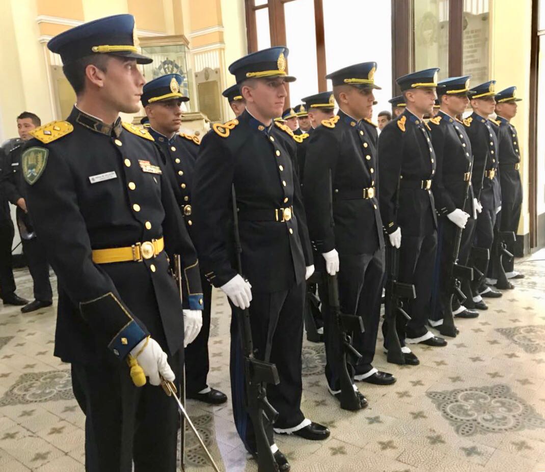 PFAOficial's tweet photo. En el Departamento Central de la #PFA, celebramos el Día Nacional del Policía 👮🏻‍👮🏾‍🚔instituido como recordatorio de la invalorable misión que desarrollan todas las instituciones policiales y fuerzas de seguridad del país.  🇦🇷 https://t.co/7IixXijJAz