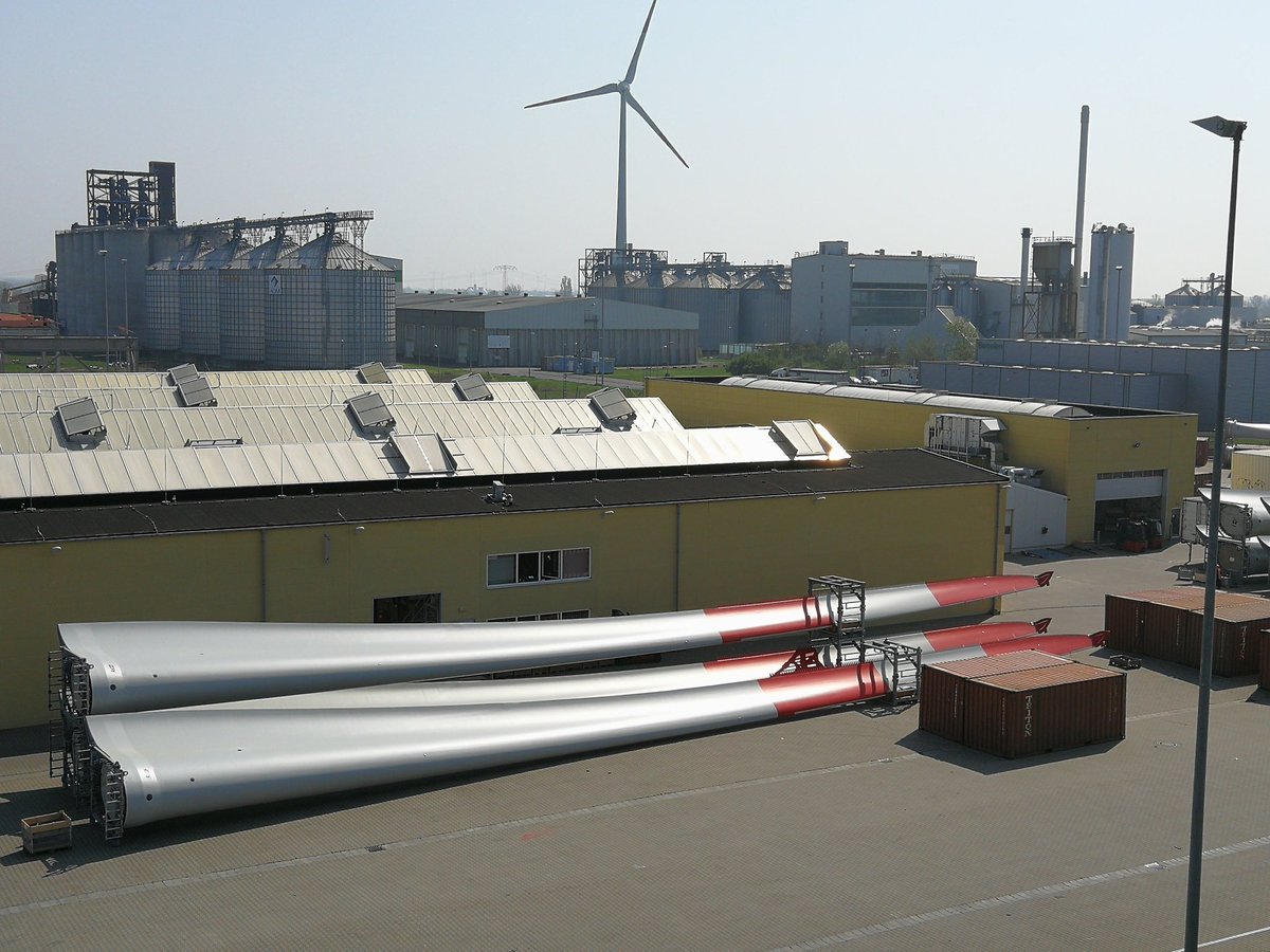 mcvDijk's tweet photo. Had a very inspiring @dena_news tour at Enercon. Really interesting to see the European frontier on the wind power market. Many lessons learned on technological solutions and trade-offs, status of the market, and future trends! Just look at those wings!! #impressed #betd2018 https://t.co/ZTIwinEHEj