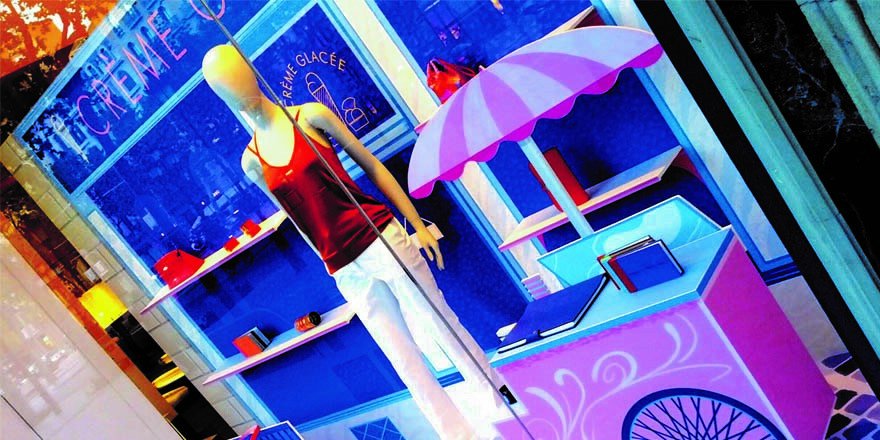 FaberExposizeUK's tweet photo. Trusted by retailers across the UK to produce #custombackdrops and #visuals for in-store #windowdisplays. Whether it’s fabric, vinyl or wood, our innovative #printing and finishing equipment produces your vision no matter how creative! @RtlDesignExpo #visualmerchandising #RDE2018 https://t.co/992SuUPco9