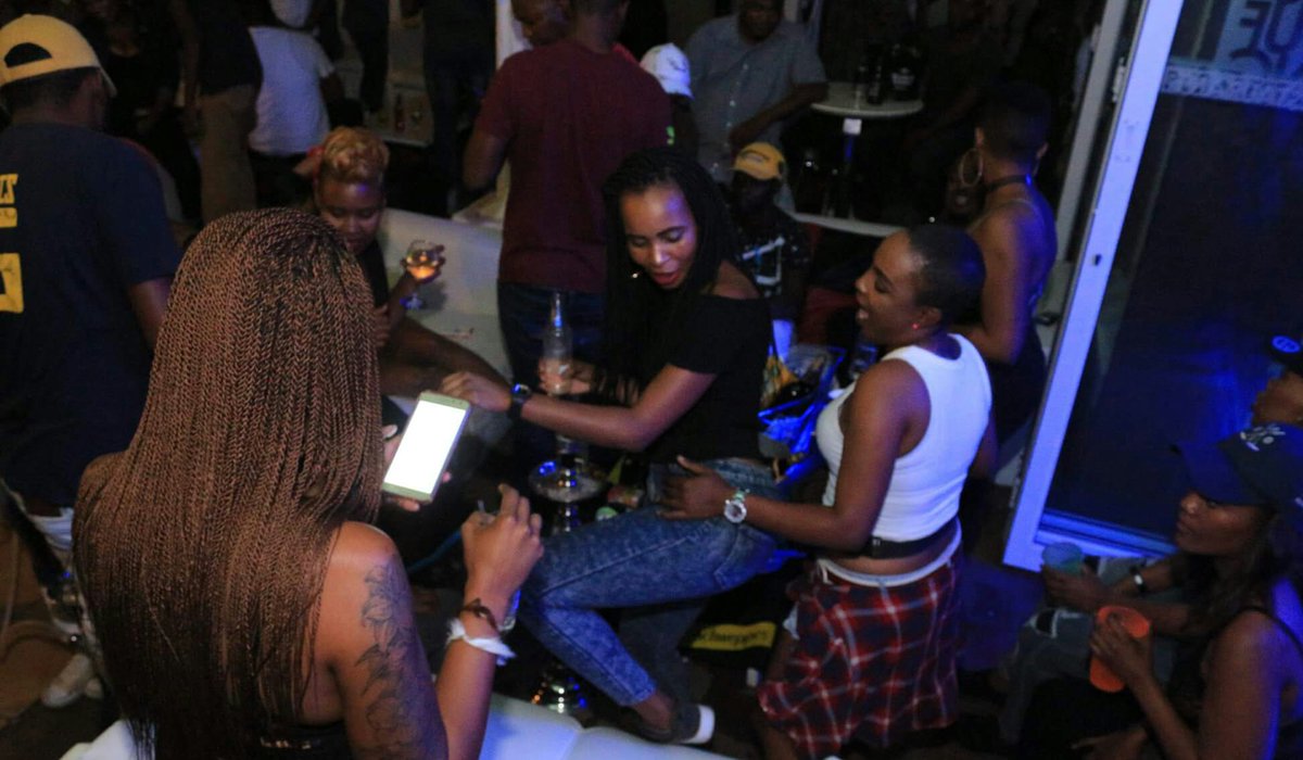 DISOUFENG_PUB's tweet photo. #SOLDOUTFriday!!!!🔥🔥🔥🔥

Doing Friday the Right Way... https://t.co/h9b5gl54I4