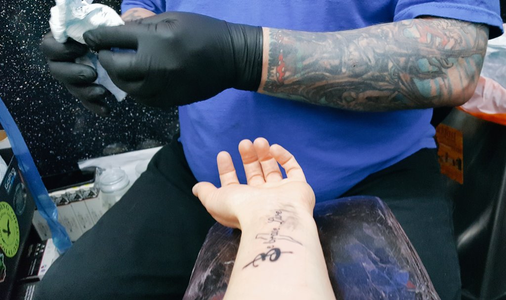 RealSandee's tweet photo. When you book an appointment for a tattoo on your Birthday and get it done the very next day...
#Buffy #BTVS #BeBraveLive #MisterPointy @BuffyTVS #BestGuy @bizarre_Ink https://t.co/2UqXQhLOfA