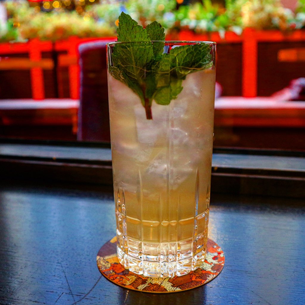 Simonbartender's tweet photo. The delightful “Kaku Highball” in all its glory! Simply built with @SuntoryWhisky Kakubin, Yuzu Umeshu and soda water, over ice &amp; garnished with a sprig of mint! Available on the menu @sakaguraldn ✌️
•
Fresh.
•
#cocktailsinlondon #blueumbrella #london #highball #sakagura https://t.co/7rkSzwXA74