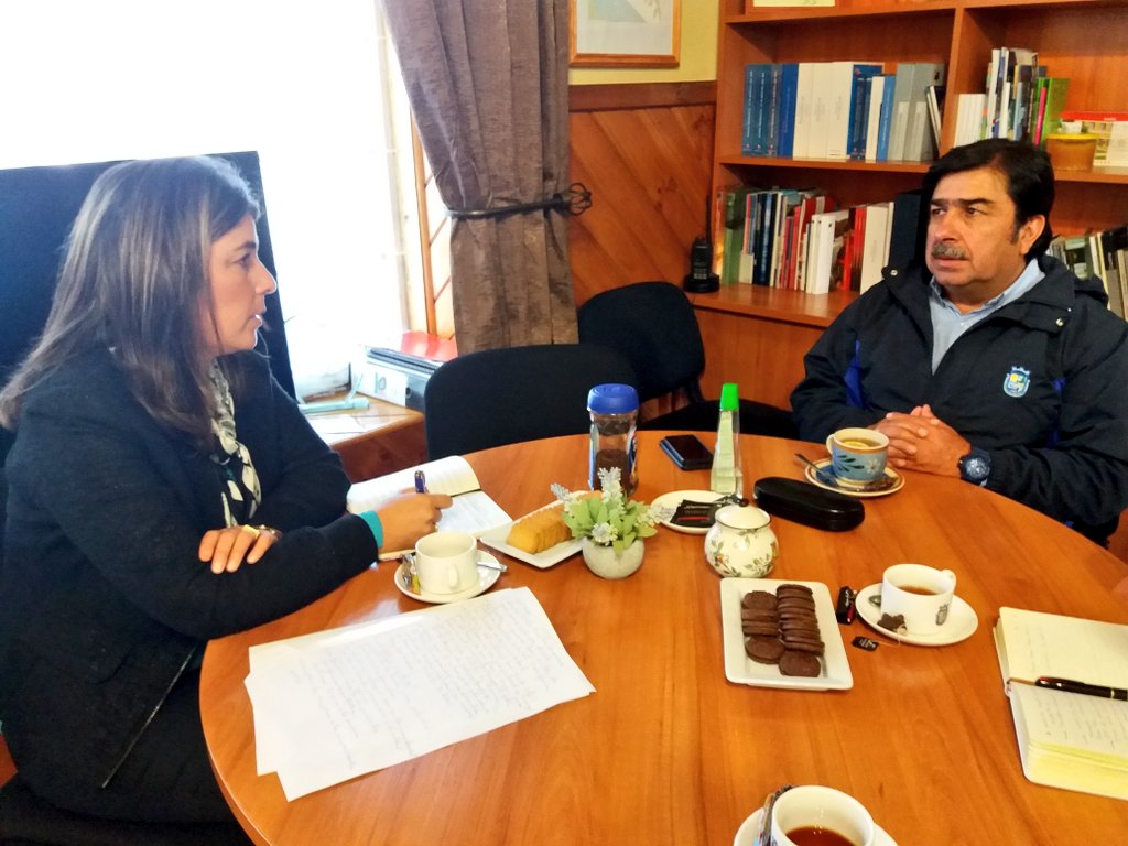 ValparaisoBBNN's tweet photo. Para avanzar en la regularización de títulos de dominio en la comuna de El Tabo, seremi @rosarioperezi se reúne con alcalde Emilio Jorquera @Muni_ElTabo.
#ChilePropietario https://t.co/nxVIb0LHDz