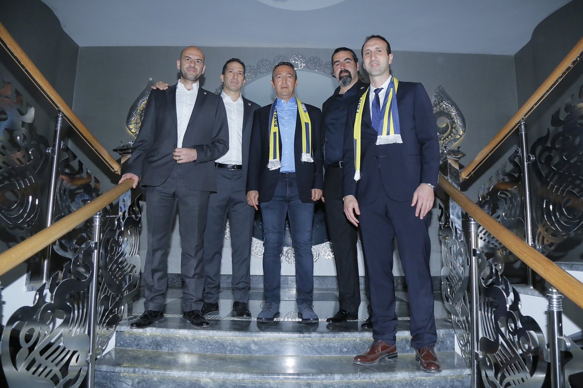 Kurekcilerin Ali Koc ile bulusmasi bu resim ile sona erdi. Cok guzel bir geceydi, gelen kongre uyelerimize, organizasyona katki veren herkese ve bizleri destekleyen tum taraftarlarimiza cani gonulden tesekkur ederiz. #kayikhanenesahipcik <a href="/Fenerbahceliyiz/">Fenerbahçeliyiz</a>
