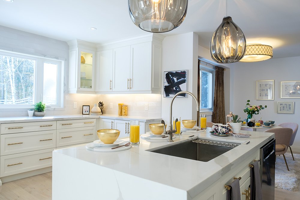 PropertyBrother's tweet photo. Last night's episode of #PropertyBrothers was a deluxe dazzler! For tips & tricks and ideas like this, check out the #PBHandbook App! https://t.co/sdJSbsTD9F https://t.co/EHUfj3FN1D