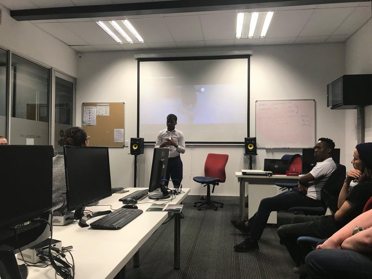 AmilcaMezarati's tweet photo. Thank you to SAE for allowing me to come give a seminar on "Authenticity and how to channel it when approaching your art form"
#Culture
#RoadToRingz https://t.co/H4QGgyOyfD