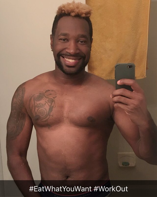 Kyle2pt0's tweet photo. #EatWhatYouWant #WorkOut #HoneyBuns #Sweets #Desserts #Fit #Tattoos #BlackMen https://t.co/TAm4FN656l