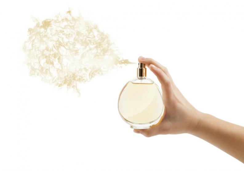 DianeyParfums's tweet photo. Es necesario aprender a usar el perfume adecuadamente, la clave, generalmente, es colocarte 2 o 3 rociadas dependiendo de qué tan concentrado sea el perfume.
#TipsDianey #Valencia #BuenosDias #19abril https://t.co/930puzUiQR