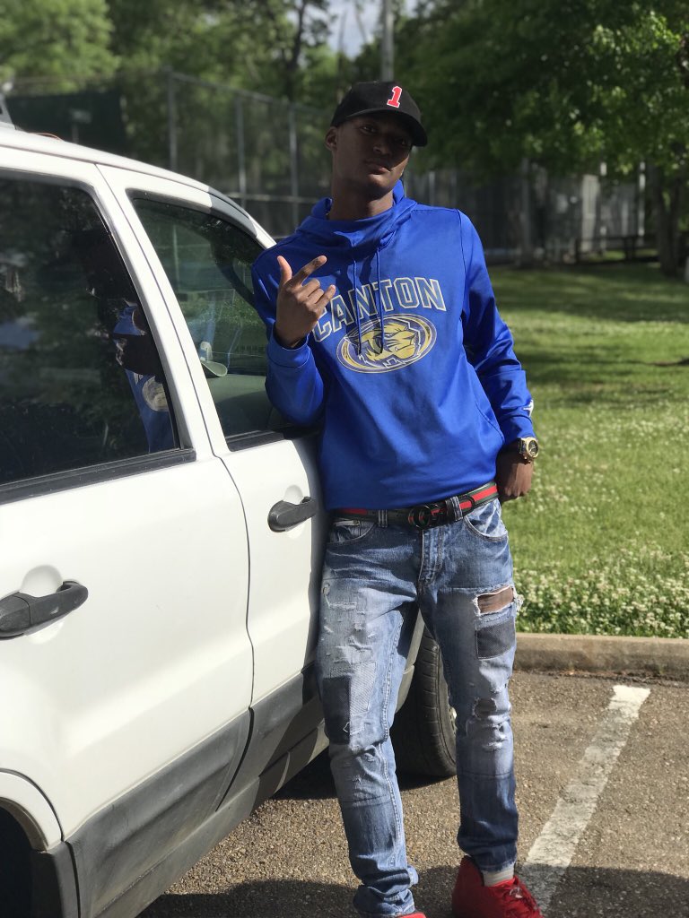 Shlom_Jay7's tweet photo. Blessed to see another YEAR‼️🤙🏾😈 HAPPY BIRTHDAY TO ME🎉😌💙 https://t.co/f66HujbnTX