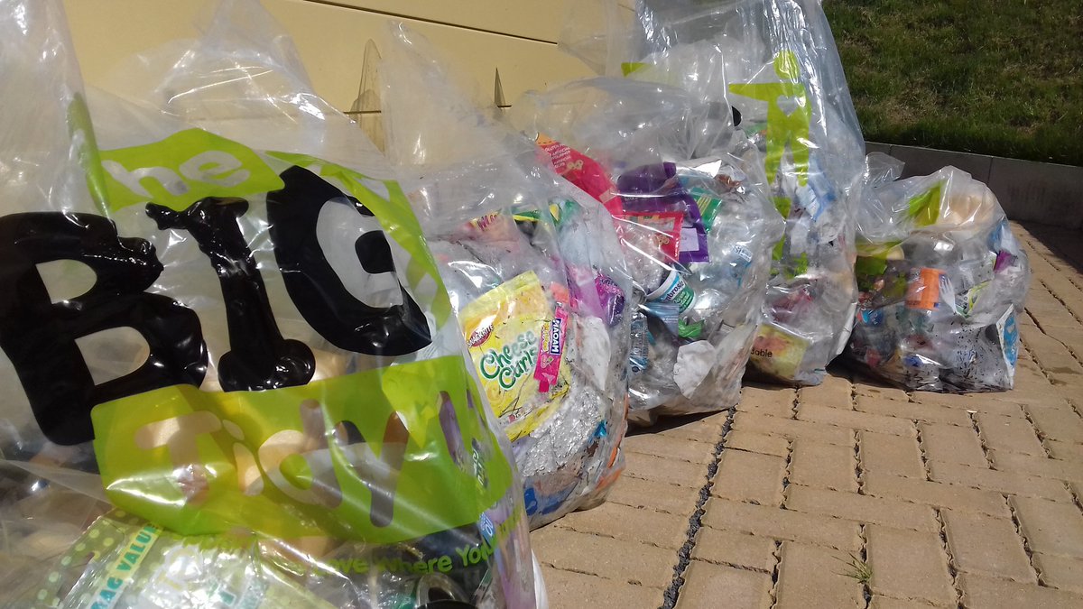 MrsNewman77's tweet photo. Especially proud of 11parks today who spent tutor time being wonderful citizens and picking up litter (most plastic) from the @stedmundswilts grounds. An excellent good deed for the day in line with our thought for the week of making a positive difference to our environment. https://t.co/Q3ilV98yb5